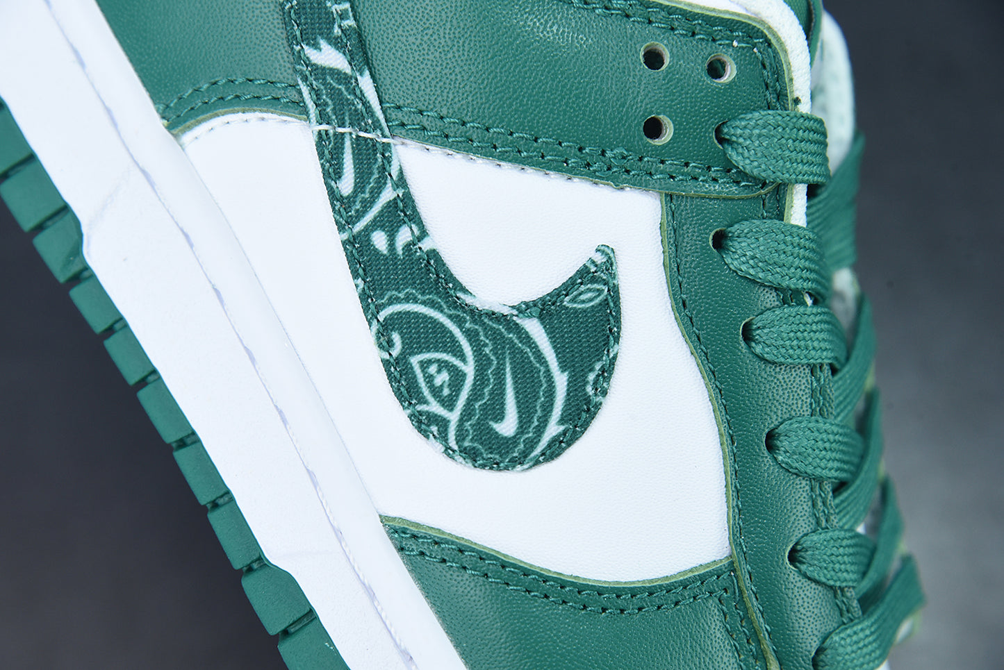 Nike Dunk “Green Paisley”